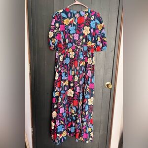 Boutique floral dress with pretty details.